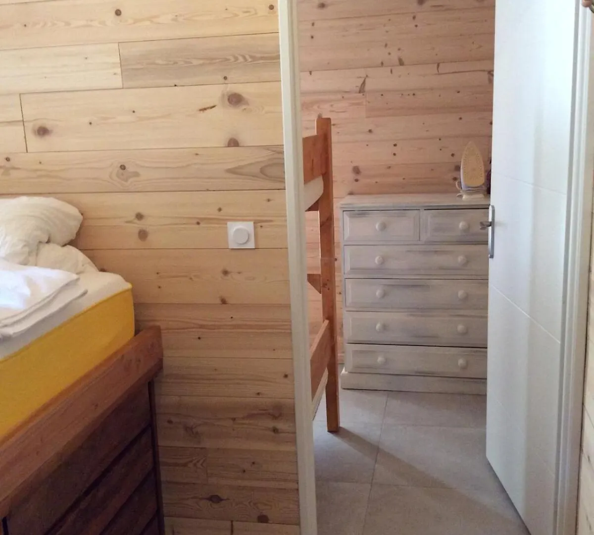 Huez Village Beautiful Apartment 0*,  France
